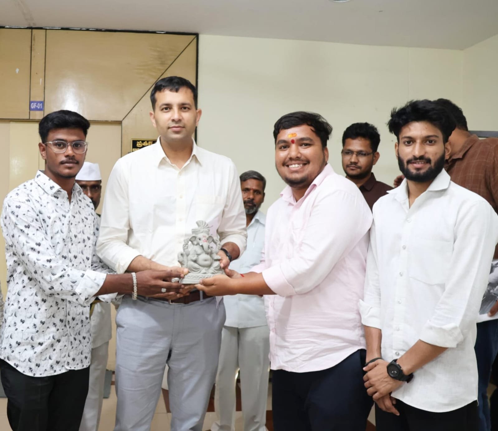 పర్యావరణ పరిరక్షణకు మట్టి వినాయక విగ్రహాలే మేలు